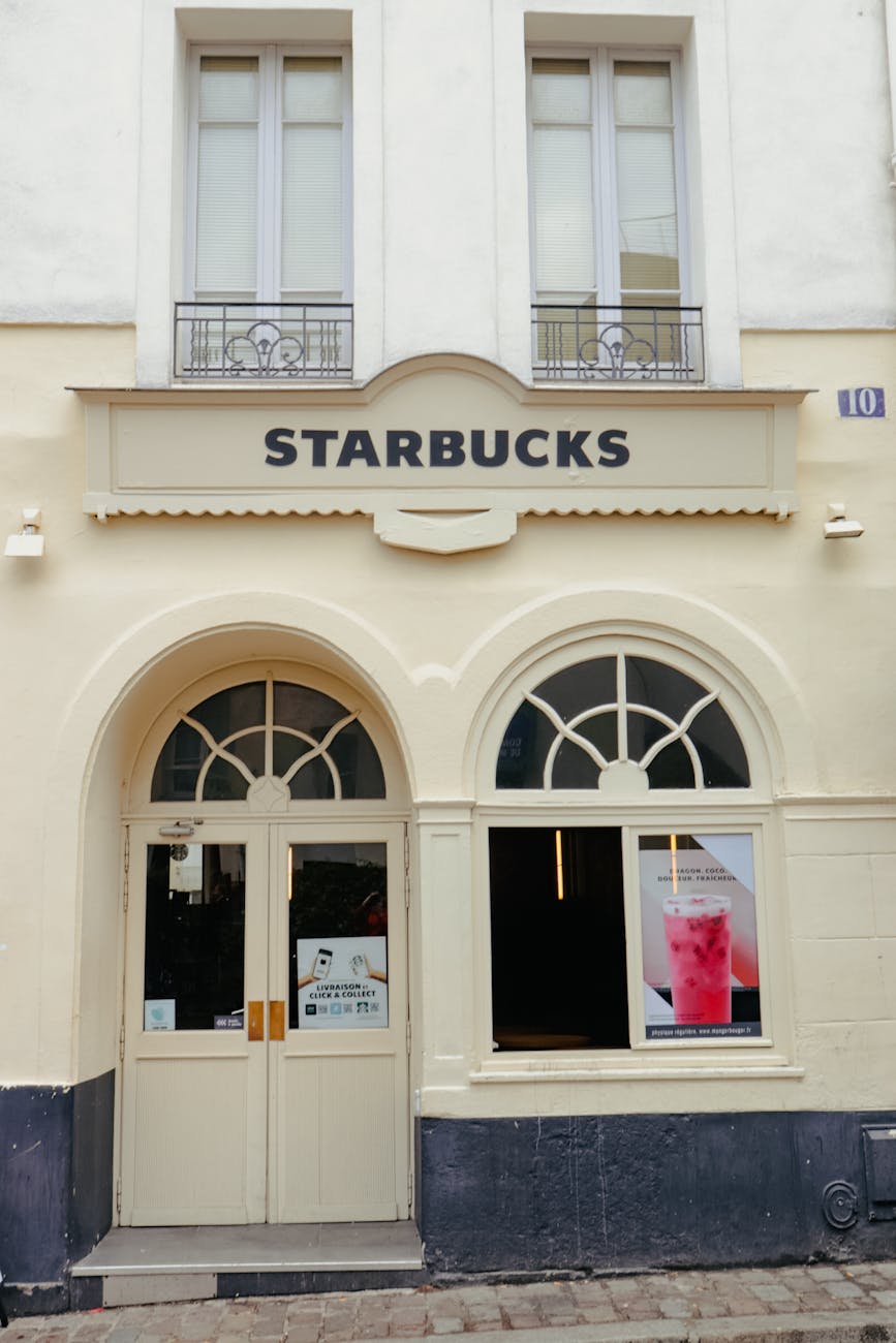 the starbucks store in plaza du tertre